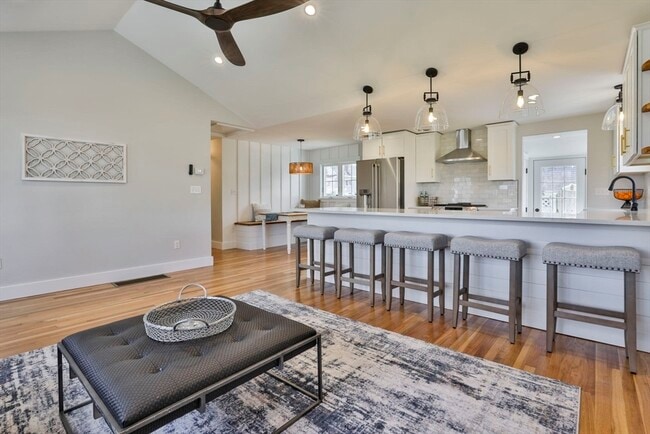 Building Photo - 7 Christopher St