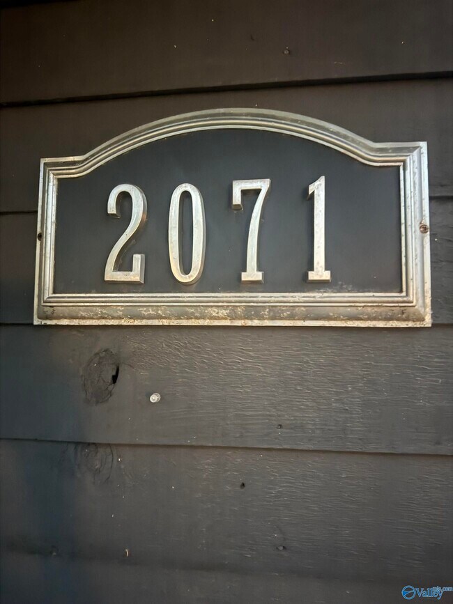 Building Photo - 2071 Woodlawn Dr SW