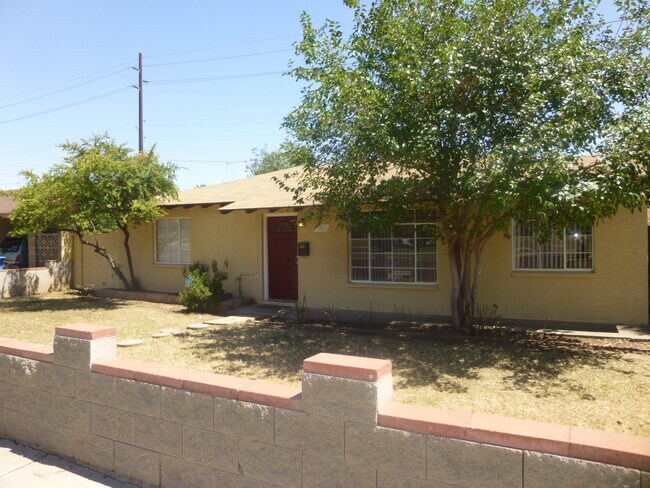 Primary Photo - 3313 W Campbell Ave