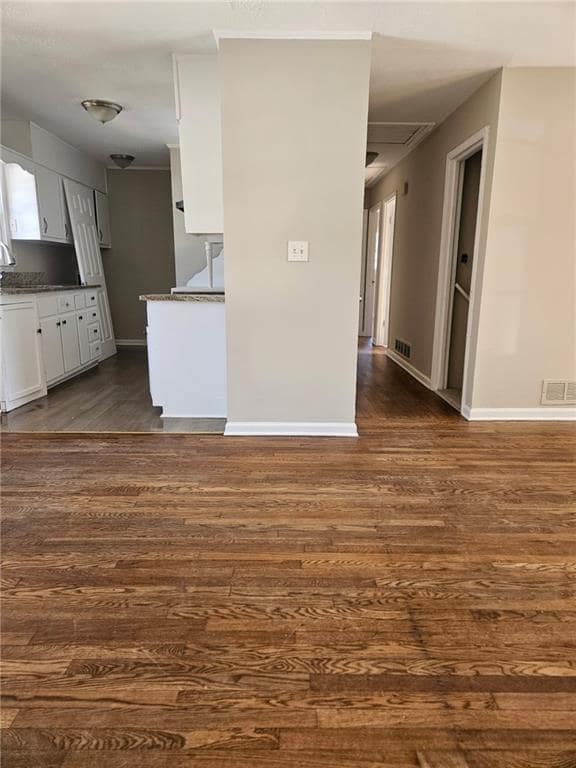 Building Photo - 2450 Forrest Dr NW