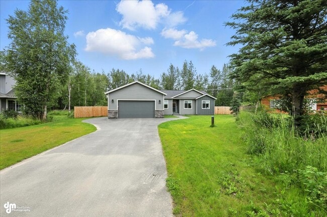 Building Photo - 4 BEDROOM | 2 BATHROOMS | 3 CAR GARAGE | M...