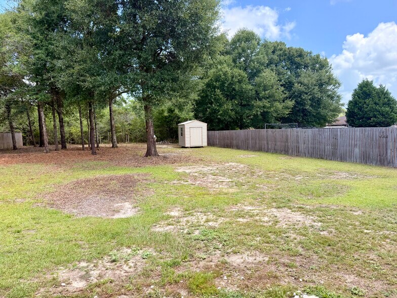 Building Photo - 8826 Bluebell St