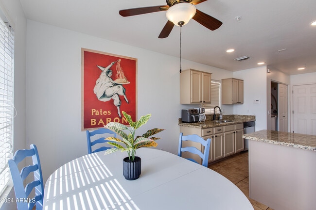 Building Photo - 2647 N Miller Rd