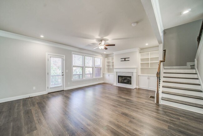 Building Photo - 1363 Harris Way S