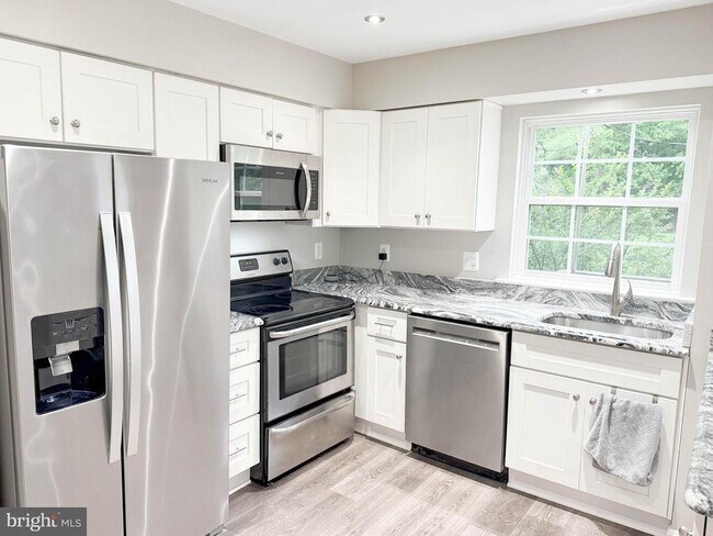 Building Photo - 15301 Waters Edge Ct