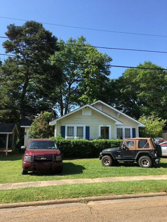 Building Photo - 2 Blocks from Tech - Large 4 bed / 2 bath