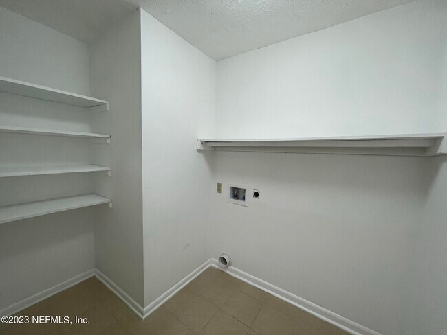 Building Photo - 5391 Golf Course Dr