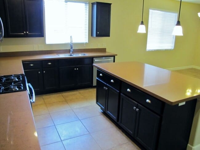 Building Photo - 5BR/2.5BA/3CG, 2808 sq.ft. home in Reflections at Valiente subdivision, Sierra Vista, AZ