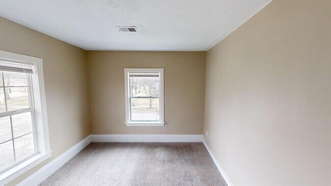 Building Photo - 716 Pearl St