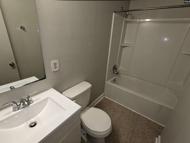 Building Photo - 1071 Sandy Cir