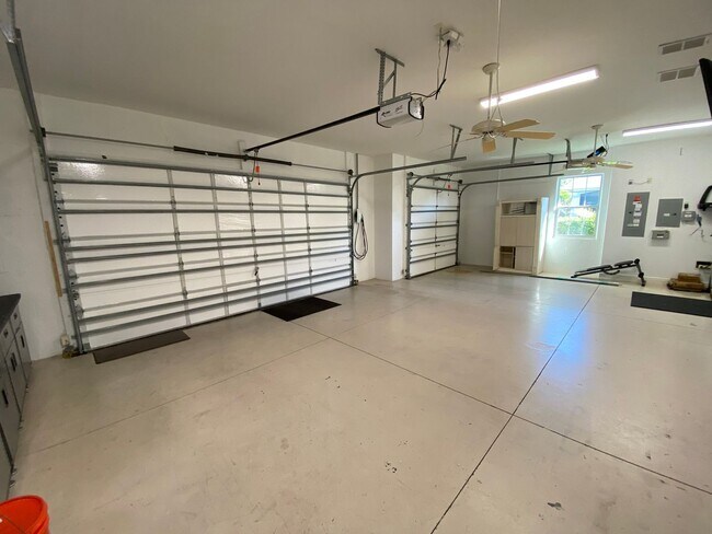 Building Photo - Spectacular and Luxurious Turnkey ANNUAL Lease in The Village of Bridgeport