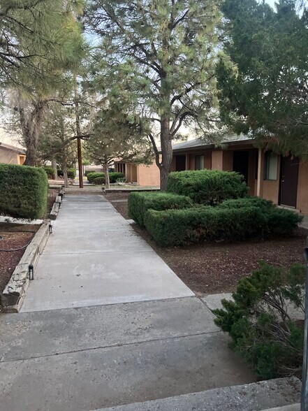 Building Photo - 629 Kingman Ave