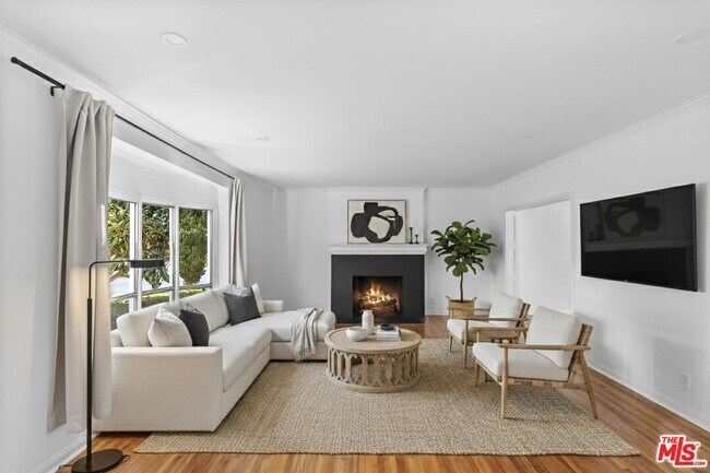 Primary Photo - 6289 Commodore Sloat Dr