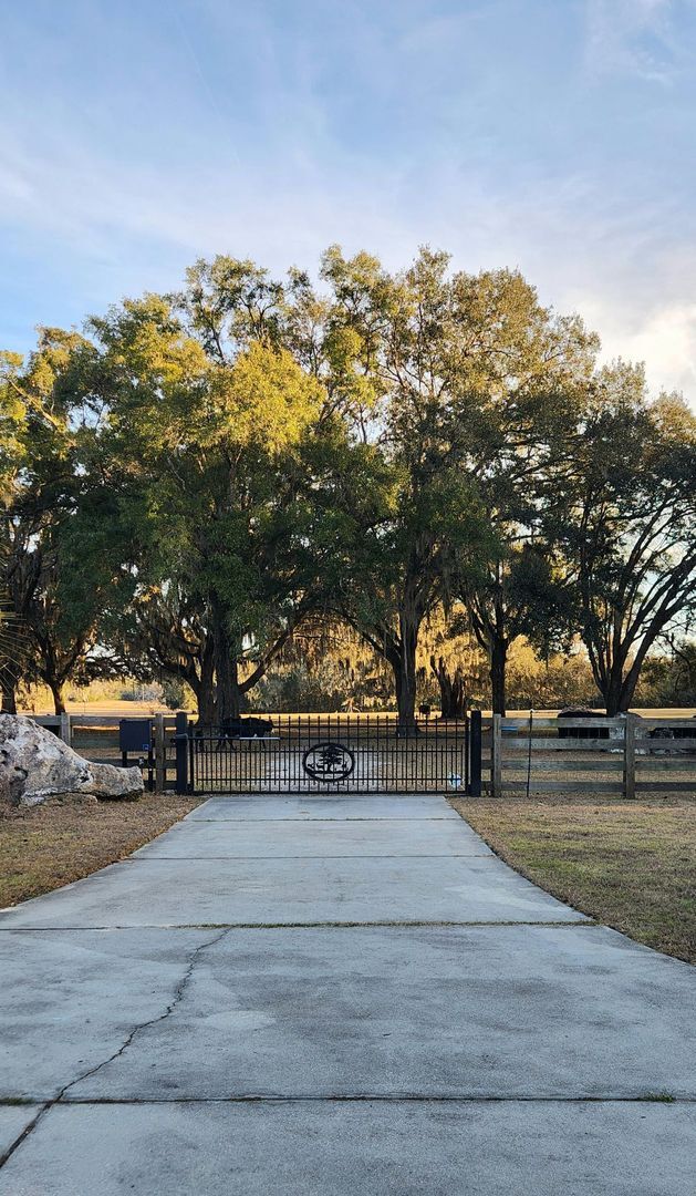 Building Photo - Beautifully updated 3-bedroom, 2.5-bath home in a picturesque country setting