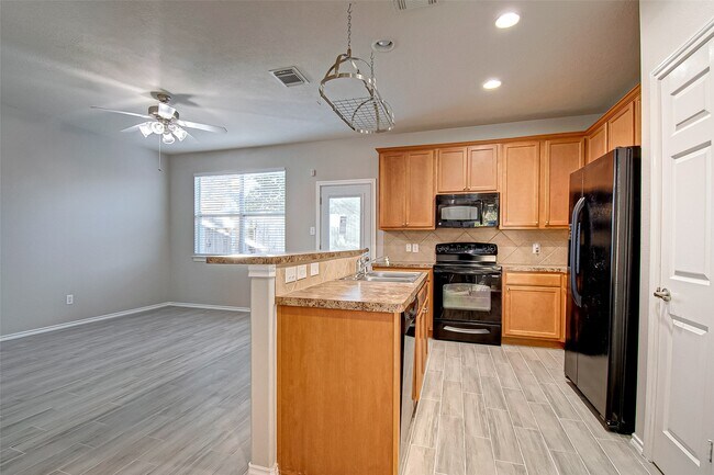 Building Photo - 243 Drake Run Ln