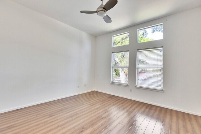Building Photo - 3808 Menchaca Rd