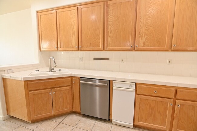 Building Photo - 6391 Sussex Ct