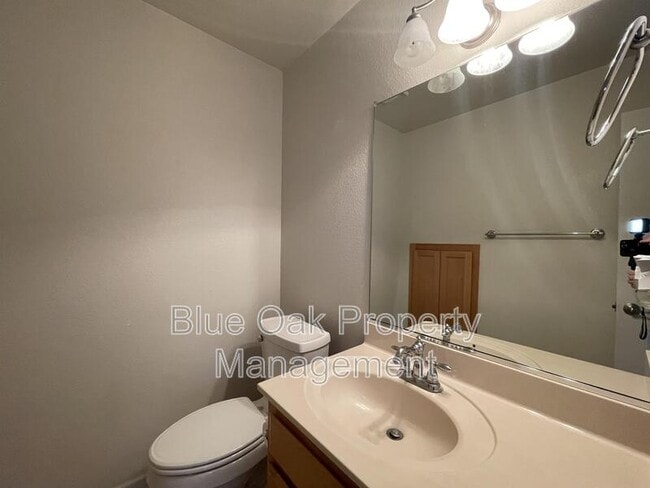 Building Photo - 1307 Yosemite Dr