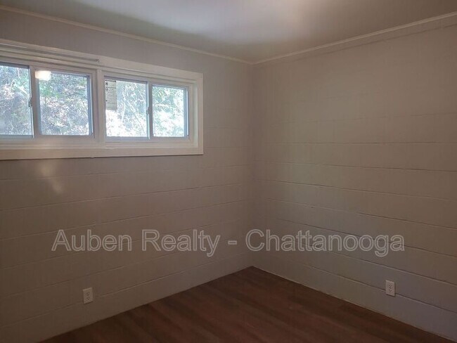 Building Photo - 713 Lupton Dr