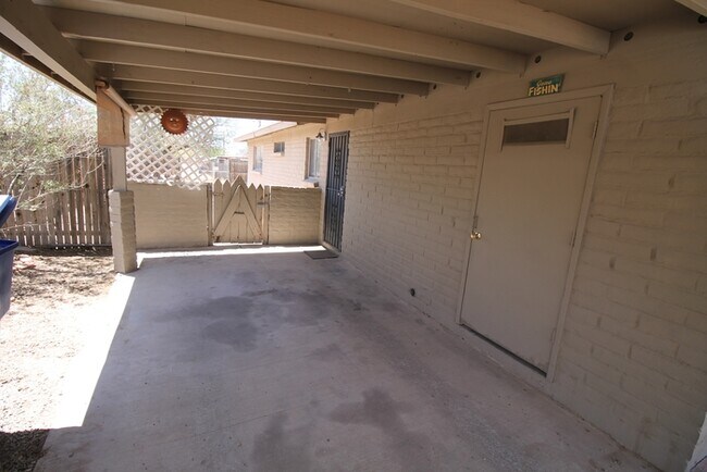 Building Photo - 2665 N Leah Pl