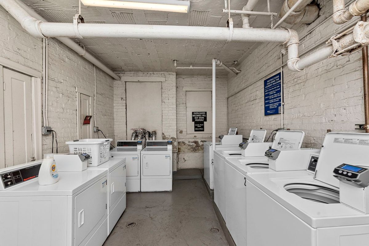 Building Photo - 4614 N Paulina St