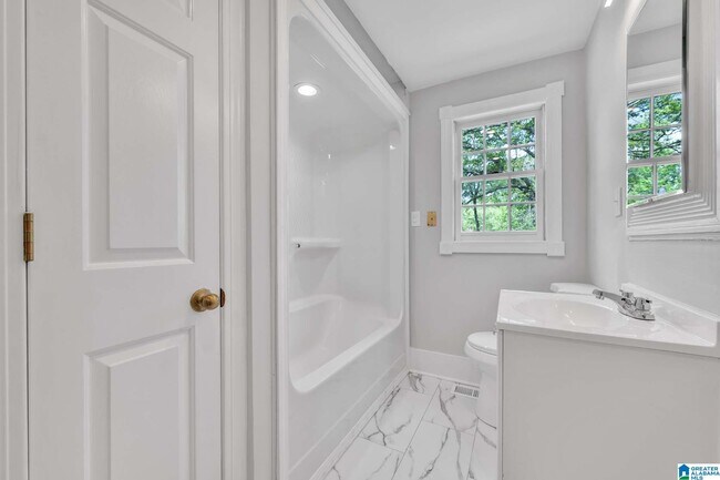 Building Photo - 3027 Cora Ave