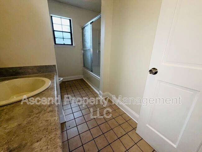 Building Photo - 807 Arlington Ave