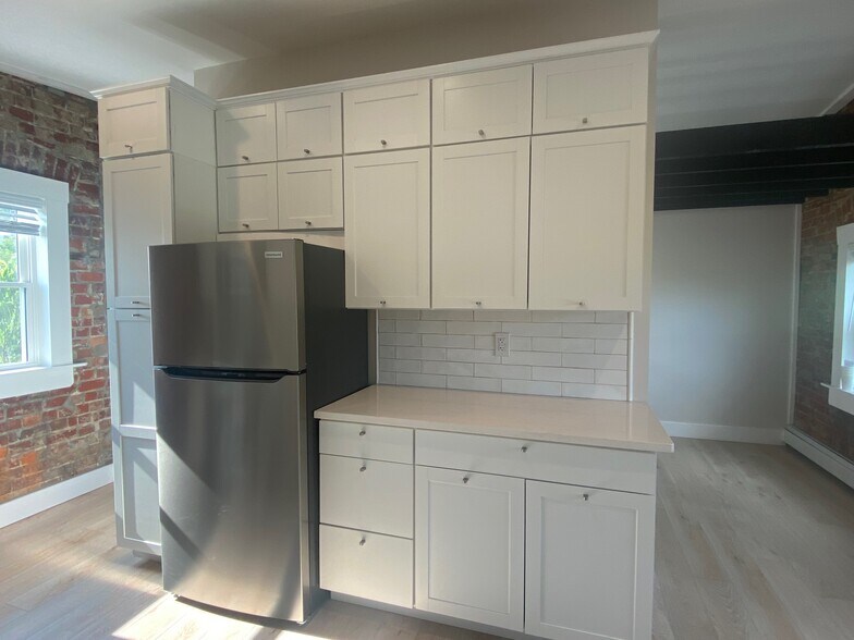 Double stacked cabinetry on both sides of open galley kitchen. Built-in pantry - 427 Klotter Ave