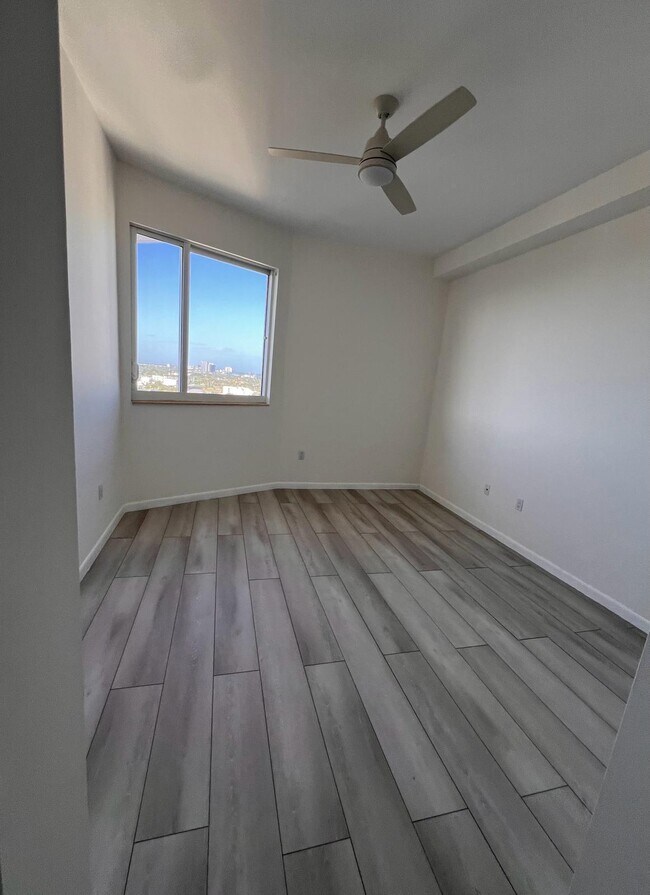 Building Photo - 1551 N Flagler Dr