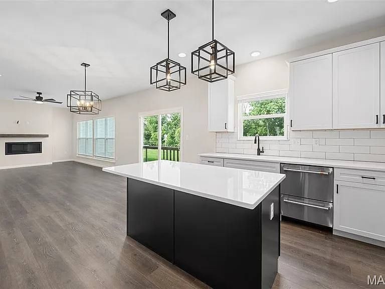 Building Photo - 3304 White Pine Dr