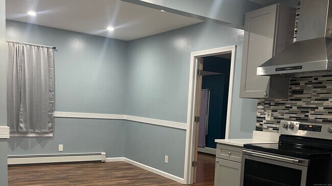 Building Photo - 5 Pinehurst Ave