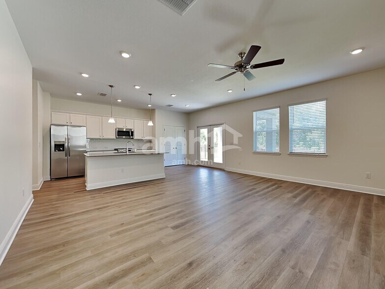 Building Photo - 27154 St Andrews Ave