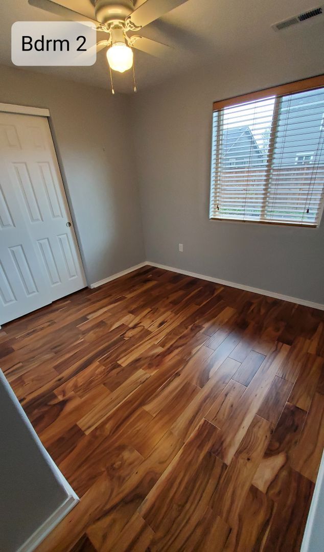 Building Photo - Charming 3 Bed, 2 Bath House with 2 Car Garage, Fenced Backyard and Central AC!