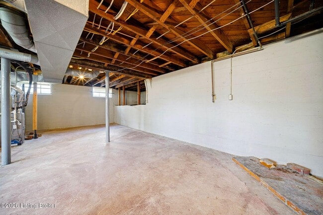 Building Photo - 1050 Oakwood Ave
