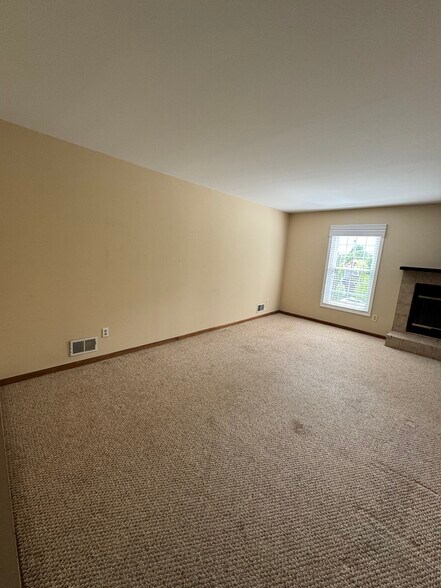 Building Photo - 3 Woodside Dr