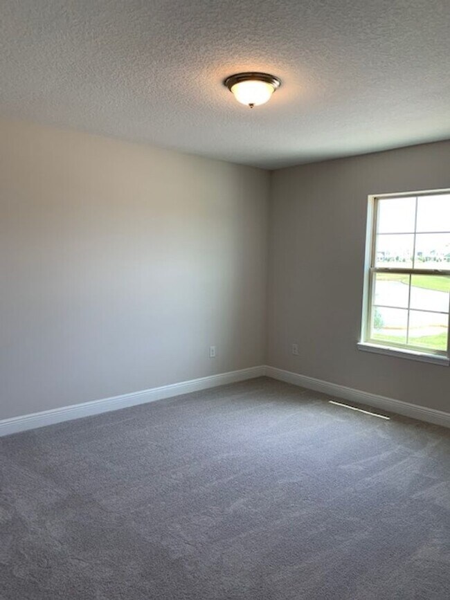 Building Photo - SPECTACULAR MODERN HOME!!Relaxing water views from the back of this beautiful home- MOVE IN Septe...
