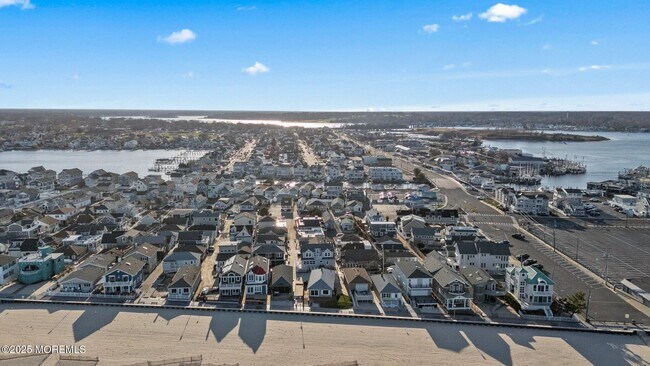 Building Photo - 115 Boardwalk