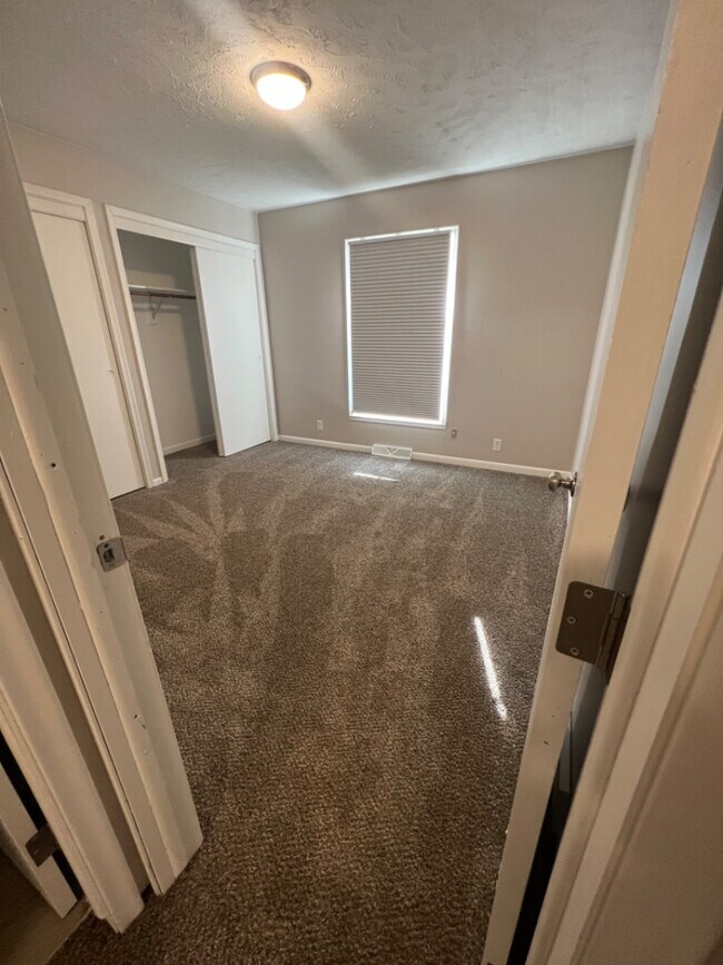 Building Photo - 11226 Roxbury Dr