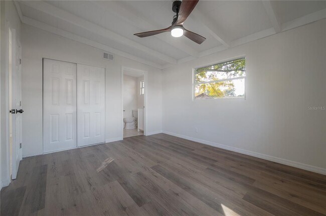 Building Photo - 4002 W Fairview Heights