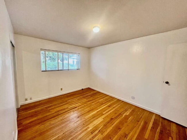 Building Photo - 280 Markham Ave