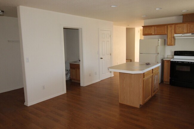 Building Photo - 2019/2023 Garden Avenue