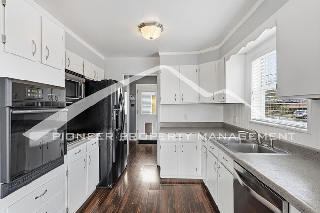 Building Photo - Updated Home on Corner Lot with Beautiful Landscaping!