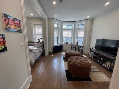 Building Photo - 107 Queensberry St