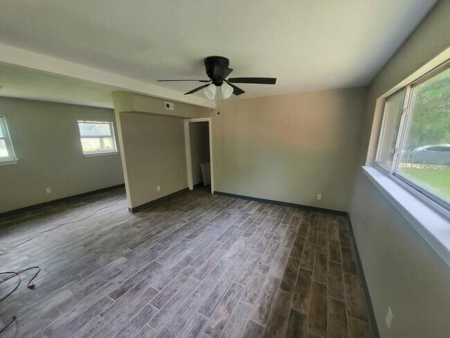 Building Photo - 105 Aquamarine Ave