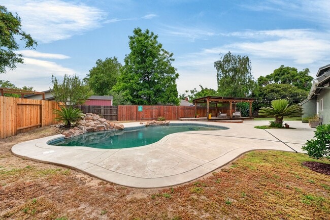 Building Photo - 420 Colusa Pl