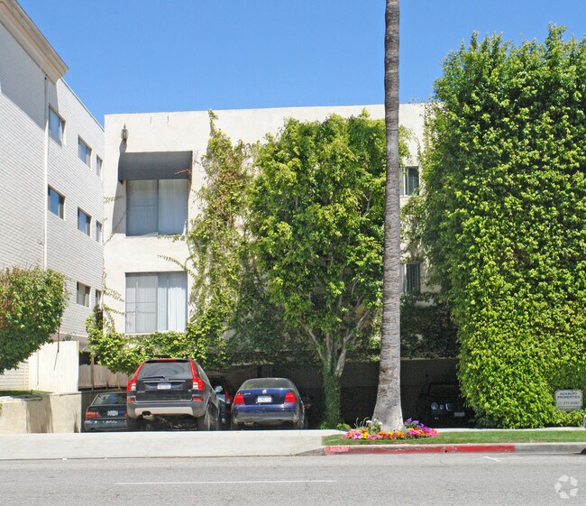 Building Photo - 220 N Crescent Dr