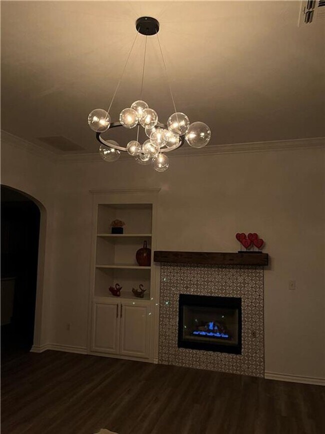 Building Photo - Absolutely Adorable, 2 bed, 2 bath, 2 car ...