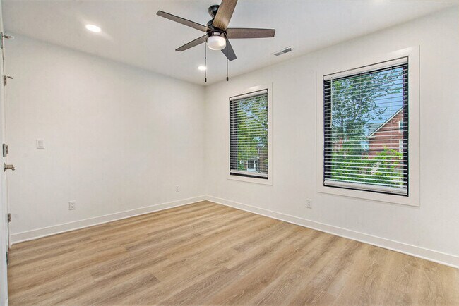 Building Photo - 511 E Ann St