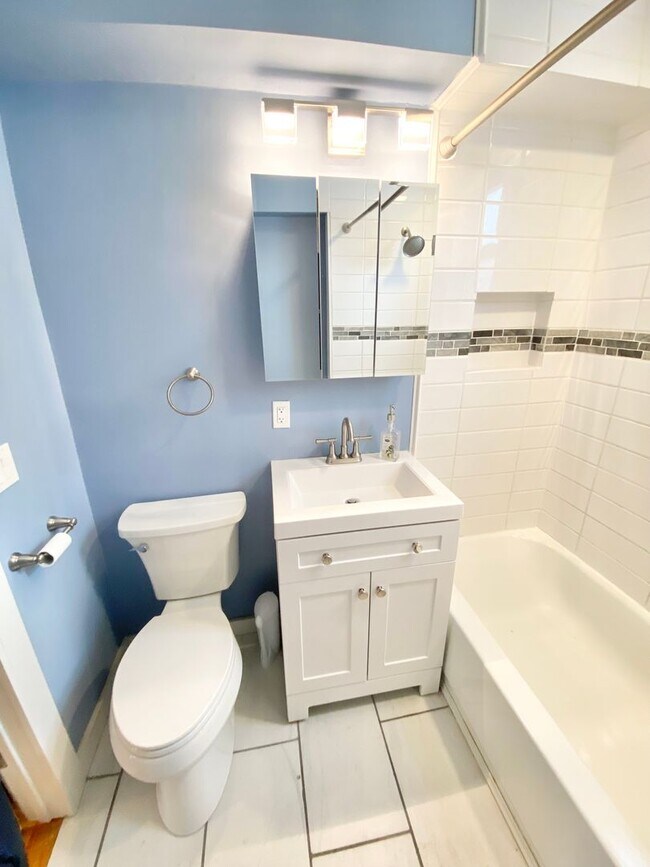 Building Photo - 69 Russell St