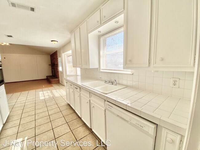 Building Photo - 3 br, 2 bath House - 213 Laura Drive
